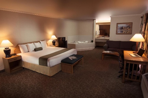 The Redwood Riverwalk Hotel image 1