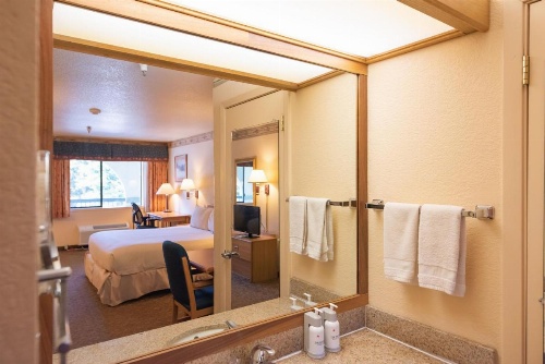 The Redwood Riverwalk Hotel image 27
